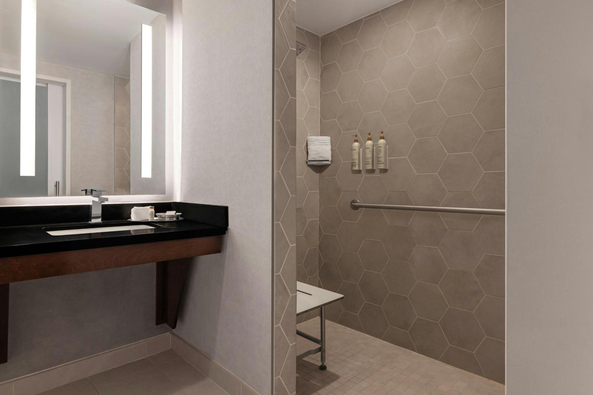 Renaissance Denver Central Park Hotel Extérieur photo